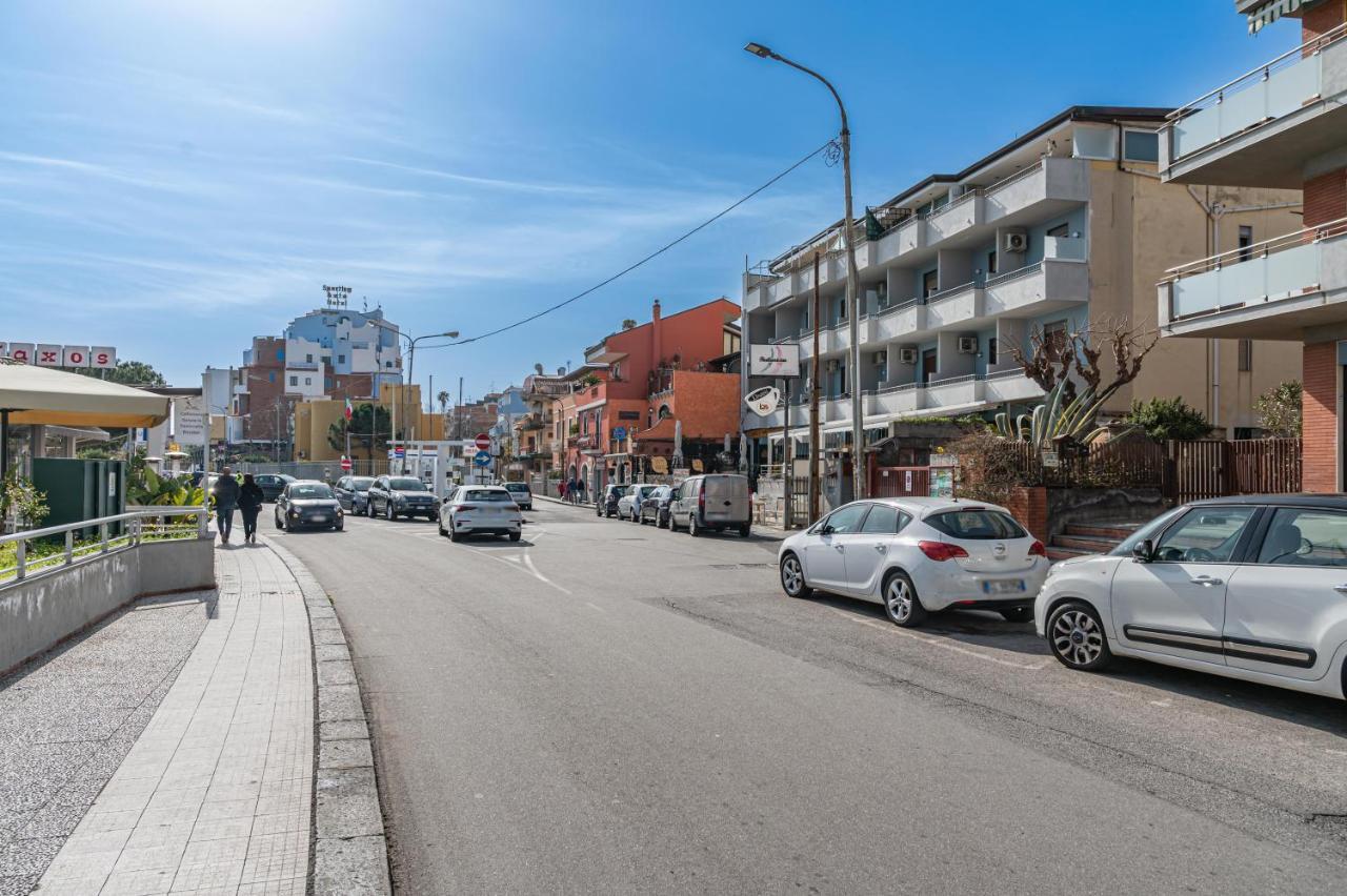 Ferienwohnung Naxos Bay Flat With Terrace 50 Meters From The Sea Giardini-Naxos Exterior foto
